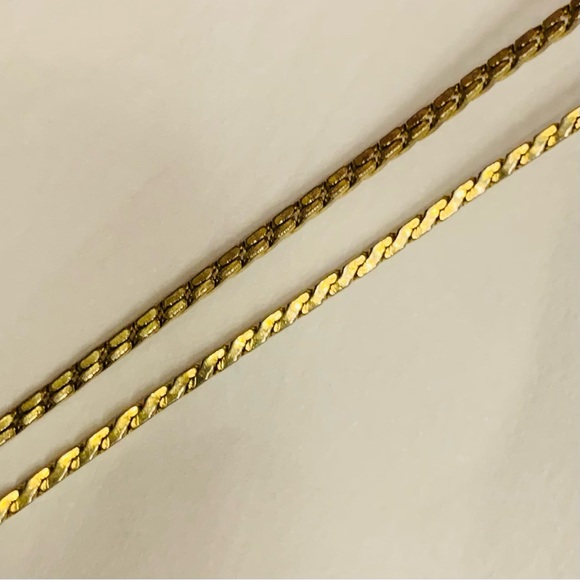 Vintage Monet Herringbone Chain Necklace 4mm 18" Long, Yellow Gold Plated 1980’s - Picture 5 of 16